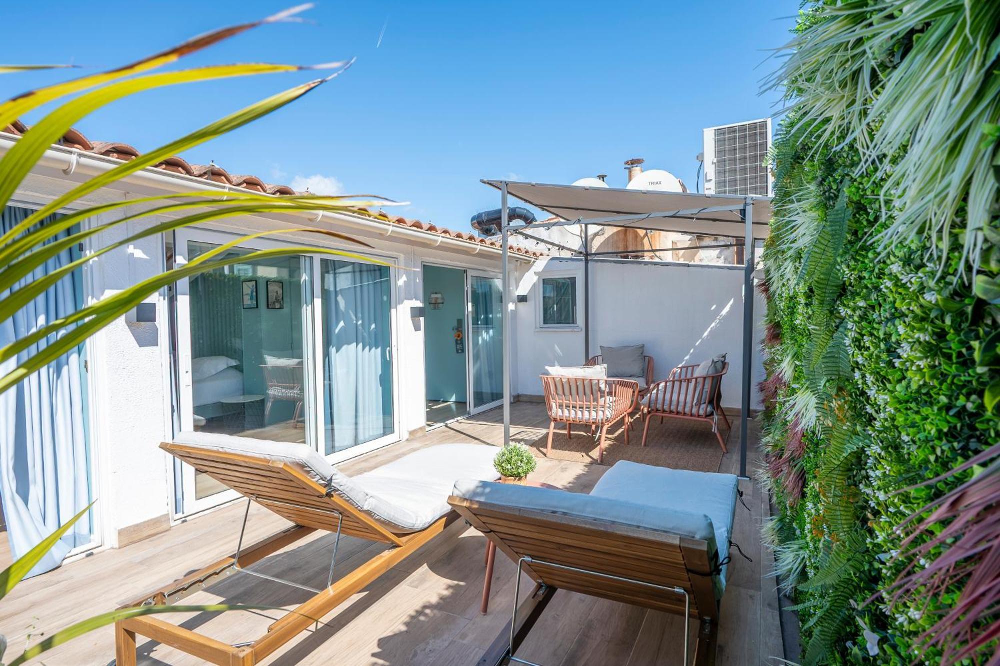 Private Dormitory Terrace